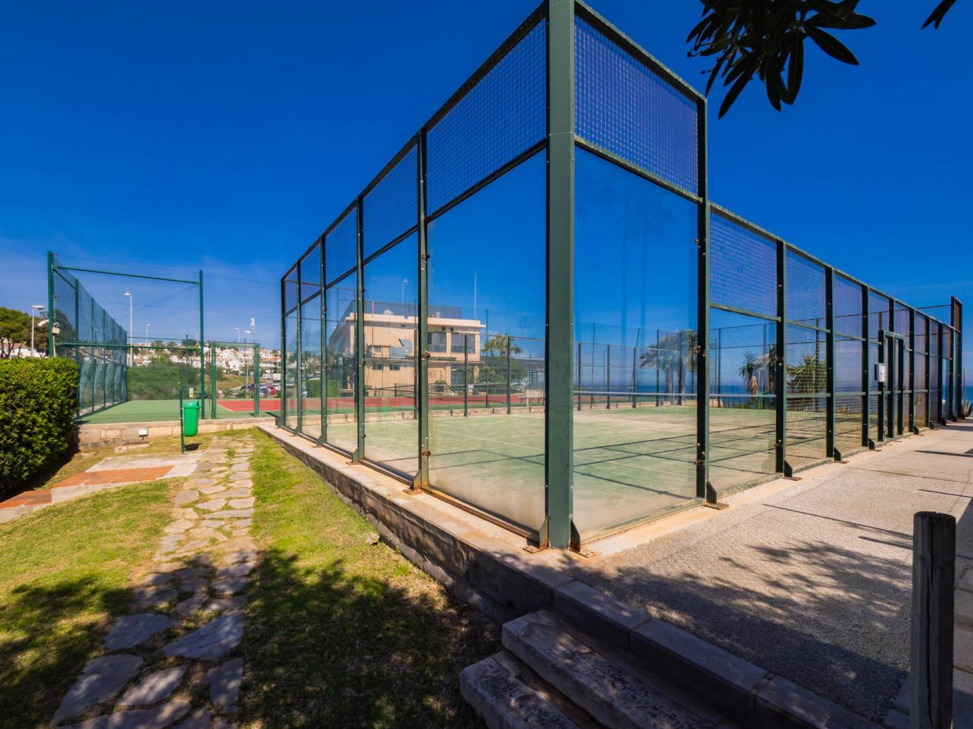 Cubo's Lubina Sun & Sitio de Calahonda